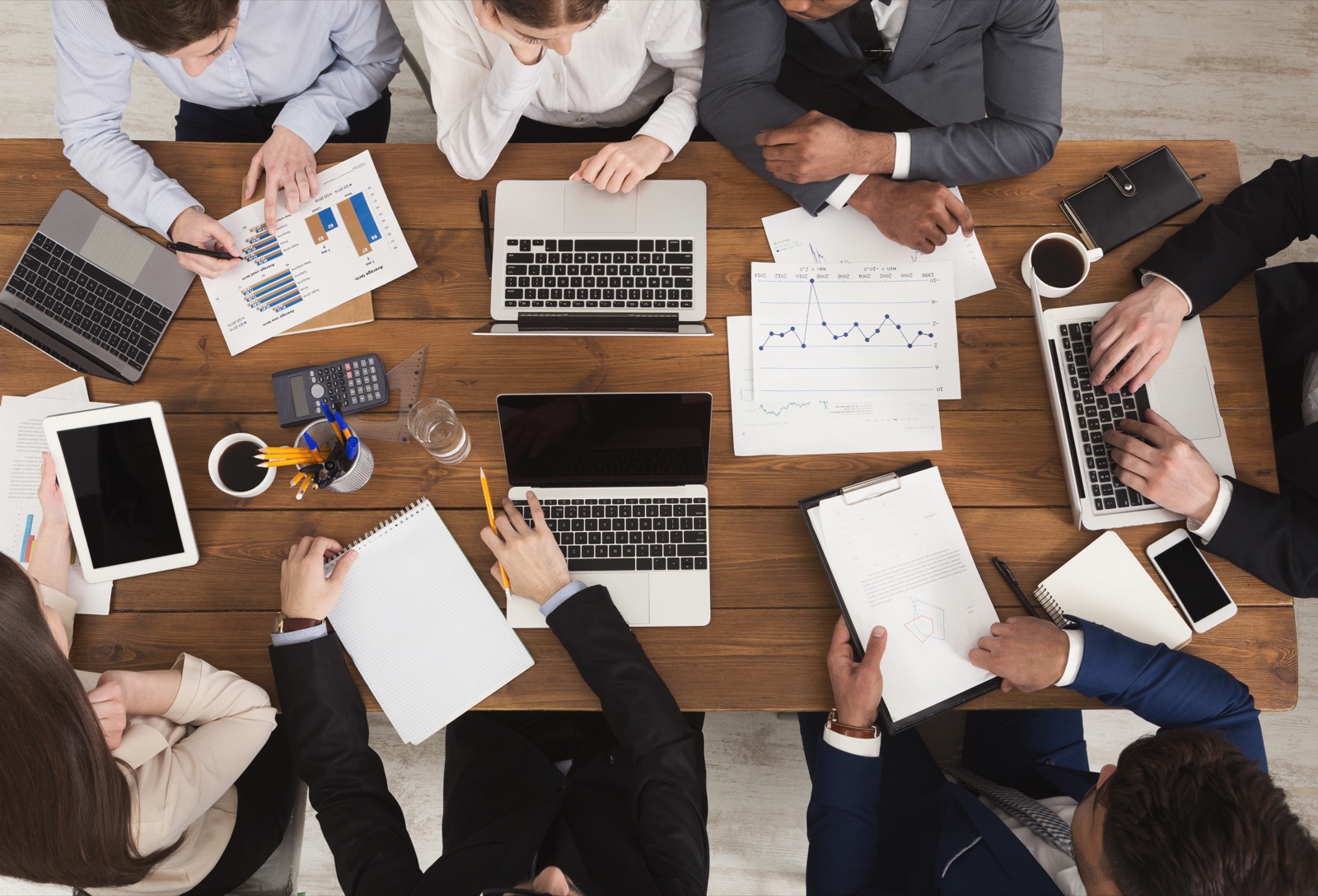 Élus du CSE réunis en formation autour d'une table