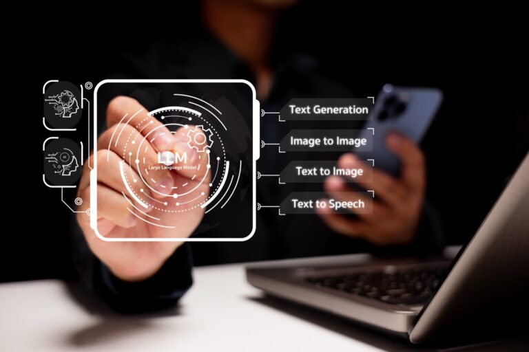 Interface d'un modèle de langage présentant ses usages : génération de texte, d'image et de voix